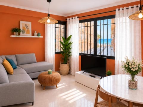Communal lounge/ TV room, TV and multimedia, Living room, Seating area, Evening entertainment
