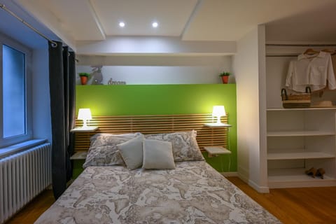 Bed, Photo of the whole room