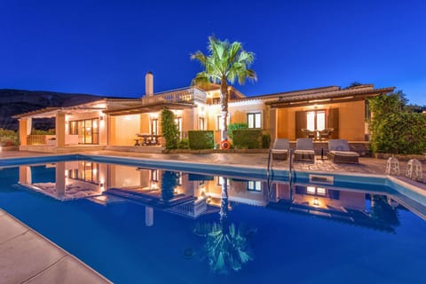 Property building, Swimming pool, Swimming pool