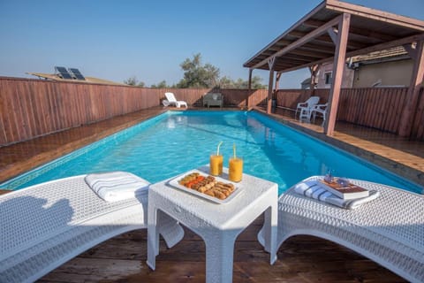 Day, Dining area, Pool view, Swimming pool, Drinks, sunbed