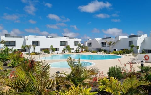 Garden, Garden, Garden view, Pool view, Swimming pool, Swimming pool, sunbed