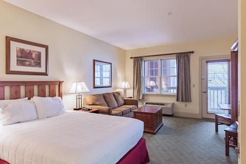 Slopeside Ski-In/Ski-Out ; HotTub ; 2 Room 2 Bath Apartment hotel in Hunter Mountain