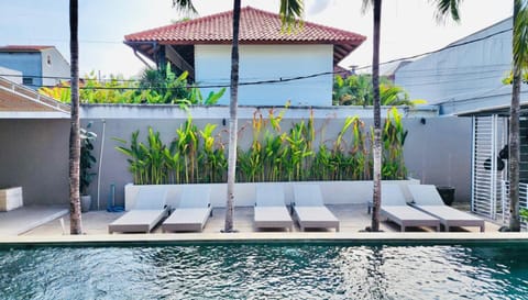 Day, Seating area, Swimming pool, sunbed