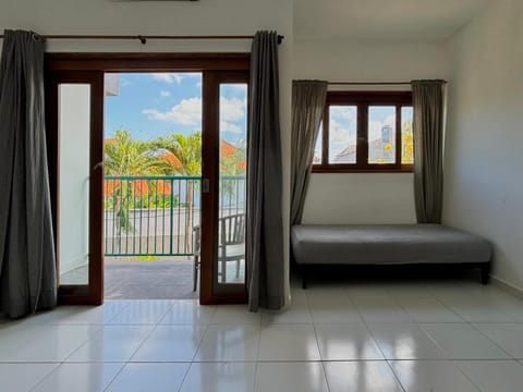 Sunny Canggu Hotel in North Kuta