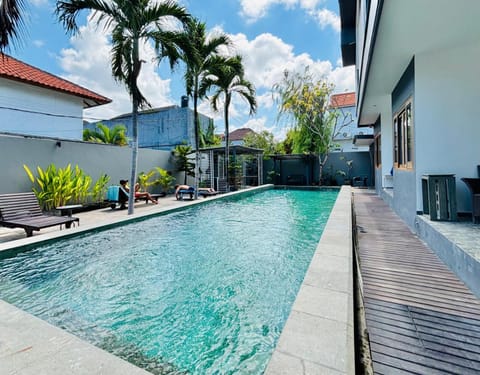 Sunny Canggu Hotel in North Kuta