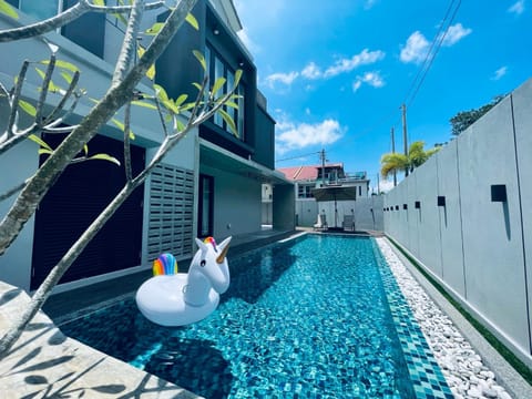 Day, Pool view, Swimming pool, sunbed