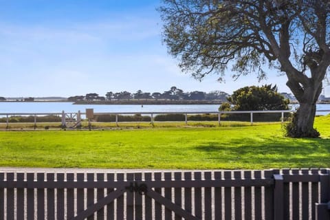 Nearby landmark, Natural landscape, Garden, Golfcourse, Garden view, Lake view, River view, Sea view