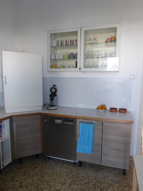 Coffee/tea facilities, Kitchen or kitchenette, dishwasher