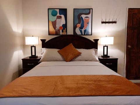Bed, Photo of the whole room, Decorative detail, Bedroom
