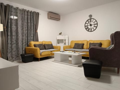 Living room, Seating area, air conditioner