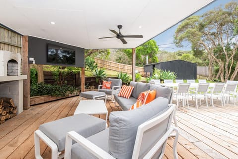 Patio, Day, Seating area, Garden view