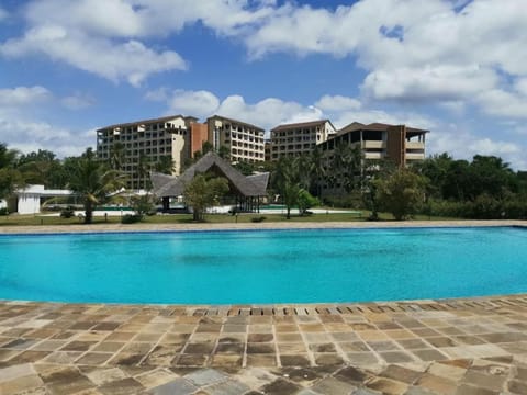 Property building, Pool view, Swimming pool, Swimming pool