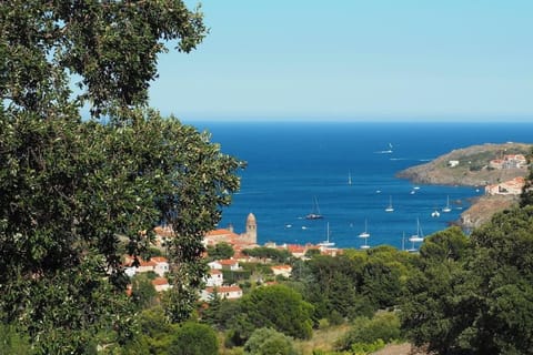 Nearby landmark, Natural landscape, Mountain view, Sea view