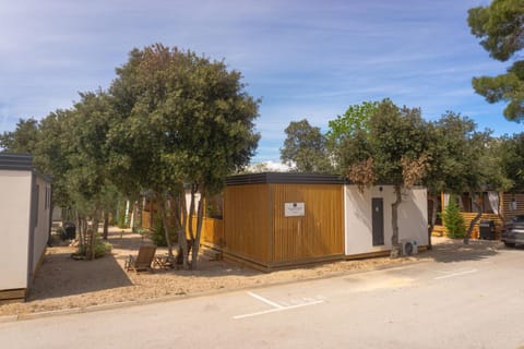 Property building, Day, Parking