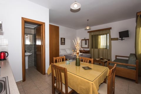 Seating area, Dining area