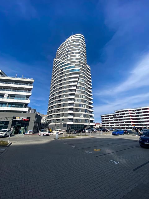 Property building, Day, City view, Location, Parking