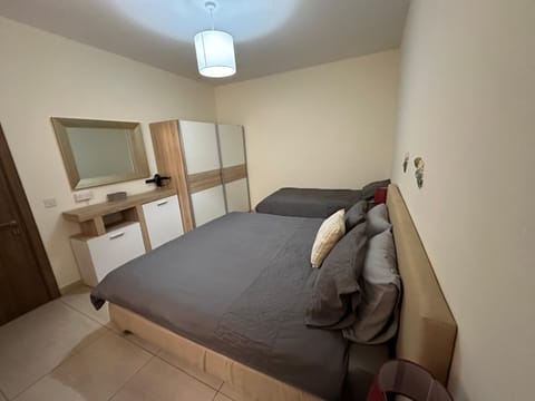 Photo of the whole room, Bedroom, wardrobe