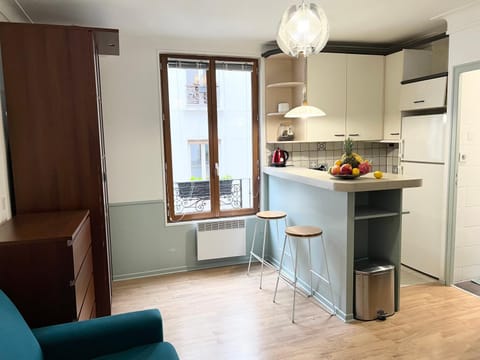 Kitchen or kitchenette, Dining area, oven, stove