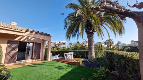 Property building, Spring, Day, Garden, Garden view