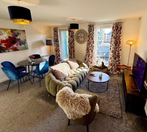 Blueberry Tree Apartment with Free Parking & Near Station Apartment in Cambridge