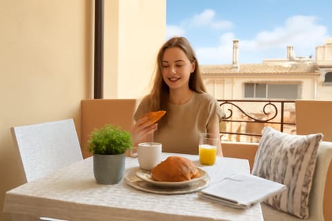 Balcony/Terrace, Food and drinks, Dining area, Food, Breakfast, Lunch
