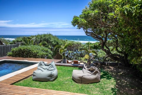 Balcony/Terrace, Beach, Sea view, Swimming pool, sunbed