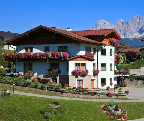 Haus Alpenglühn Bed and Breakfast in Schladming