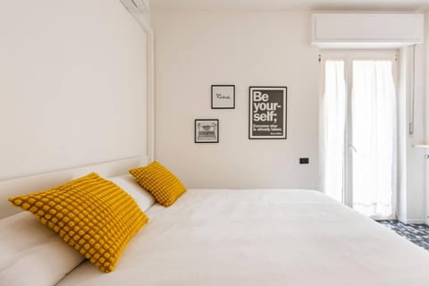 Bed, Bedroom, air conditioner