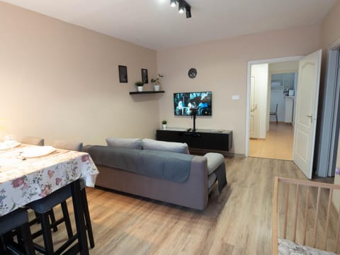 Communal lounge/ TV room, TV and multimedia, Living room, Seating area