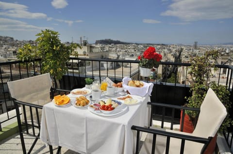 View (from property/room), Dining area, City view, Breakfast
