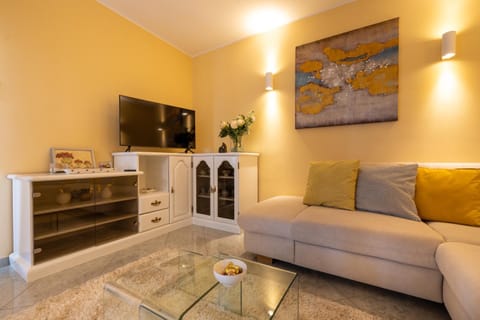 Communal lounge/ TV room, TV and multimedia, Living room, Seating area