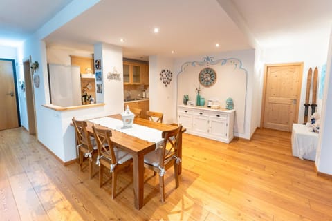 Appartamento sul lago di Molveno con ampio terrazzo Apartment in Molveno