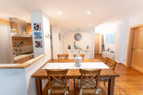 Appartamento sul lago di Molveno con ampio terrazzo Apartment in Molveno