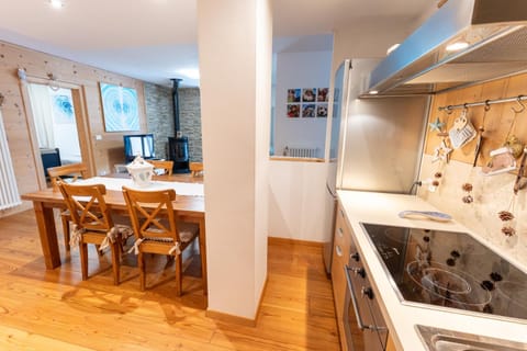 Appartamento sul lago di Molveno con ampio terrazzo Apartment in Molveno