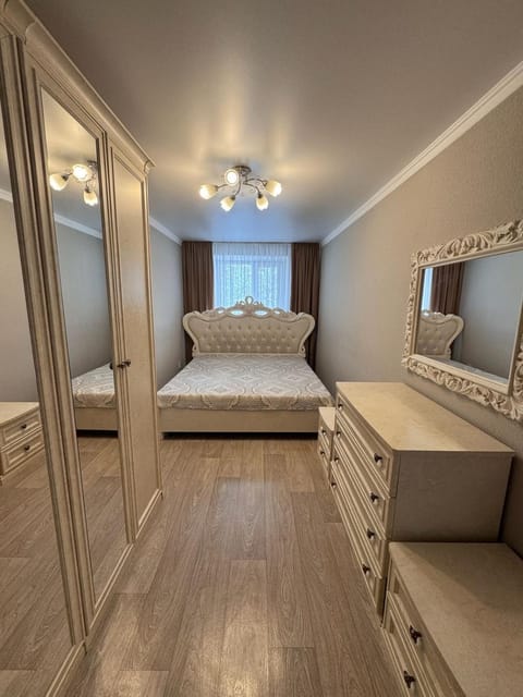 Bed, TV and multimedia, Photo of the whole room, Bedroom, wardrobe