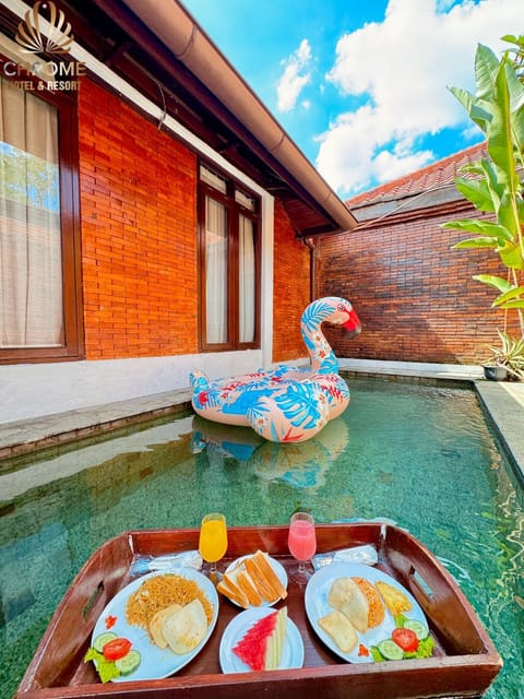 Swimming pool, Breakfast
