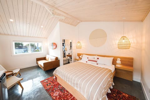 Fish Board Studio includes King Bed with Kitchenette and Futon Inn in Stinson Beach