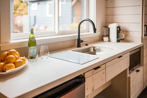 Longboard Studio includes King Bed and Kitchenette Inn in Stinson Beach