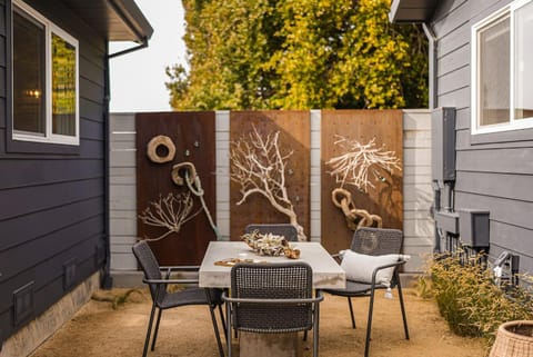 Funboard Room includes King Bed and Mini Kitchenette Inn in Stinson Beach