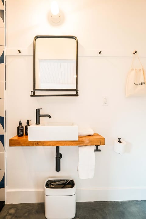 Funboard Room includes King Bed and Mini Kitchenette Inn in Stinson Beach