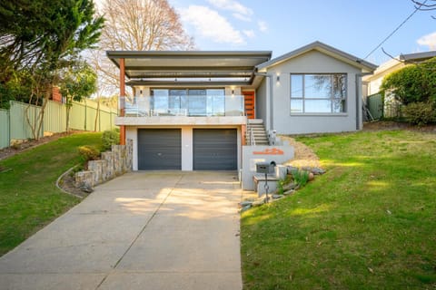 Property building, Patio, Spring, Day, Garden, Garden view