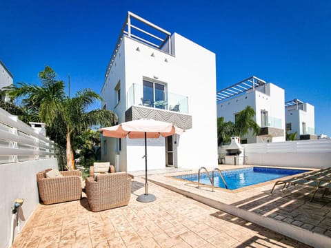 Property building, Pool view
