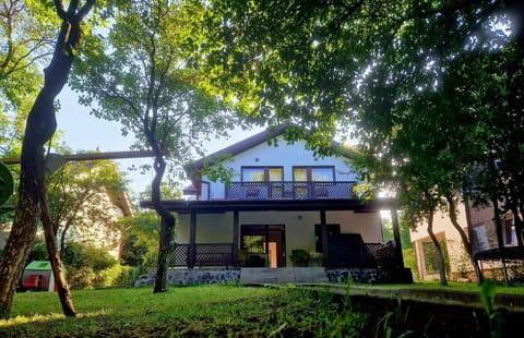 Property building, Day, Garden