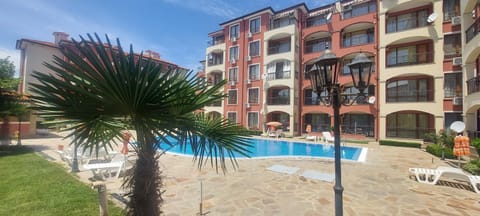Patio, Day, Garden, Garden, Garden view, Swimming pool