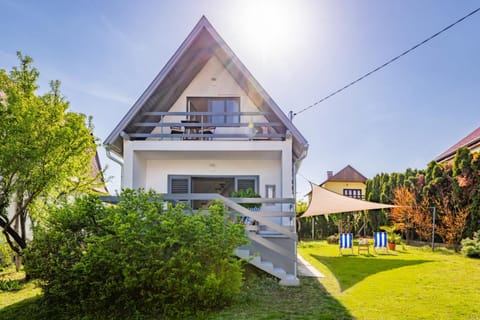 Property building, Spring, Day, Natural landscape, Garden, Garden view