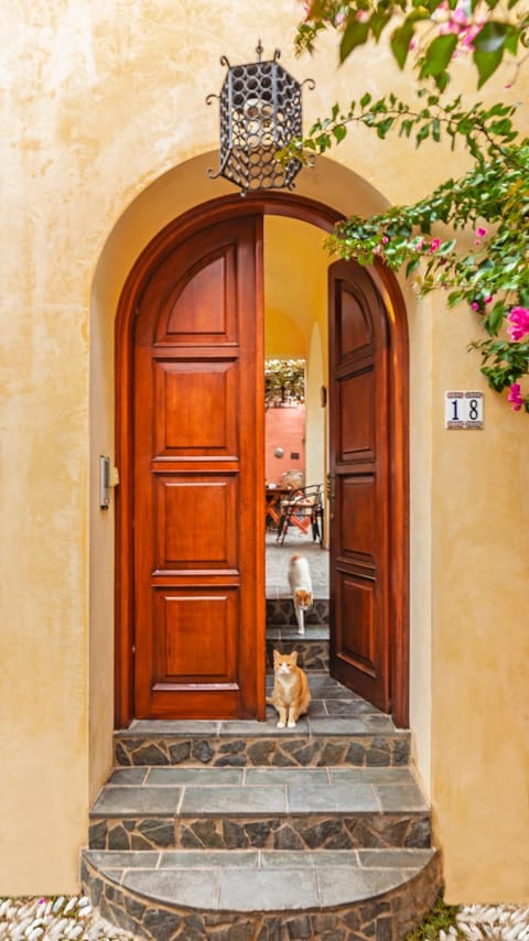 Facade/entrance