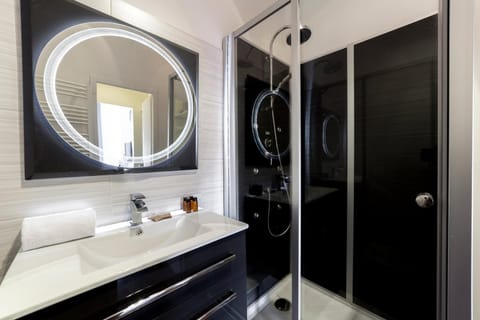 All in Lyon | Charme quartier Montchat Apartment in Vaulx-en-Velin