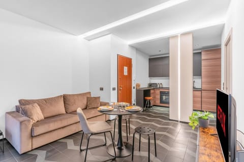 Communal lounge/ TV room, TV and multimedia, Kitchen or kitchenette, Living room, Seating area, Dining area, minibar, pet friendly, stove