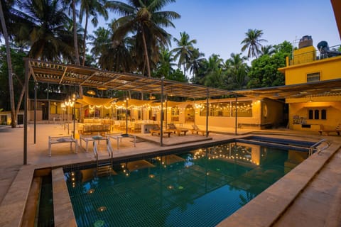 Property building, Pool view, Swimming pool, sunbed