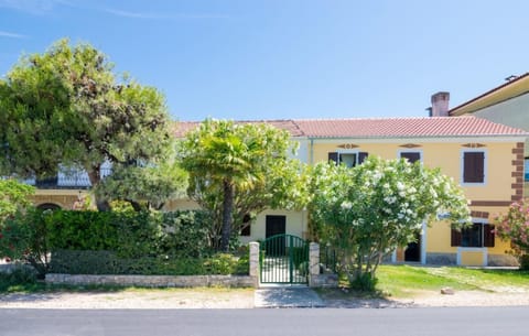 House Oleander House in Šibenik-Knin County, Croatia